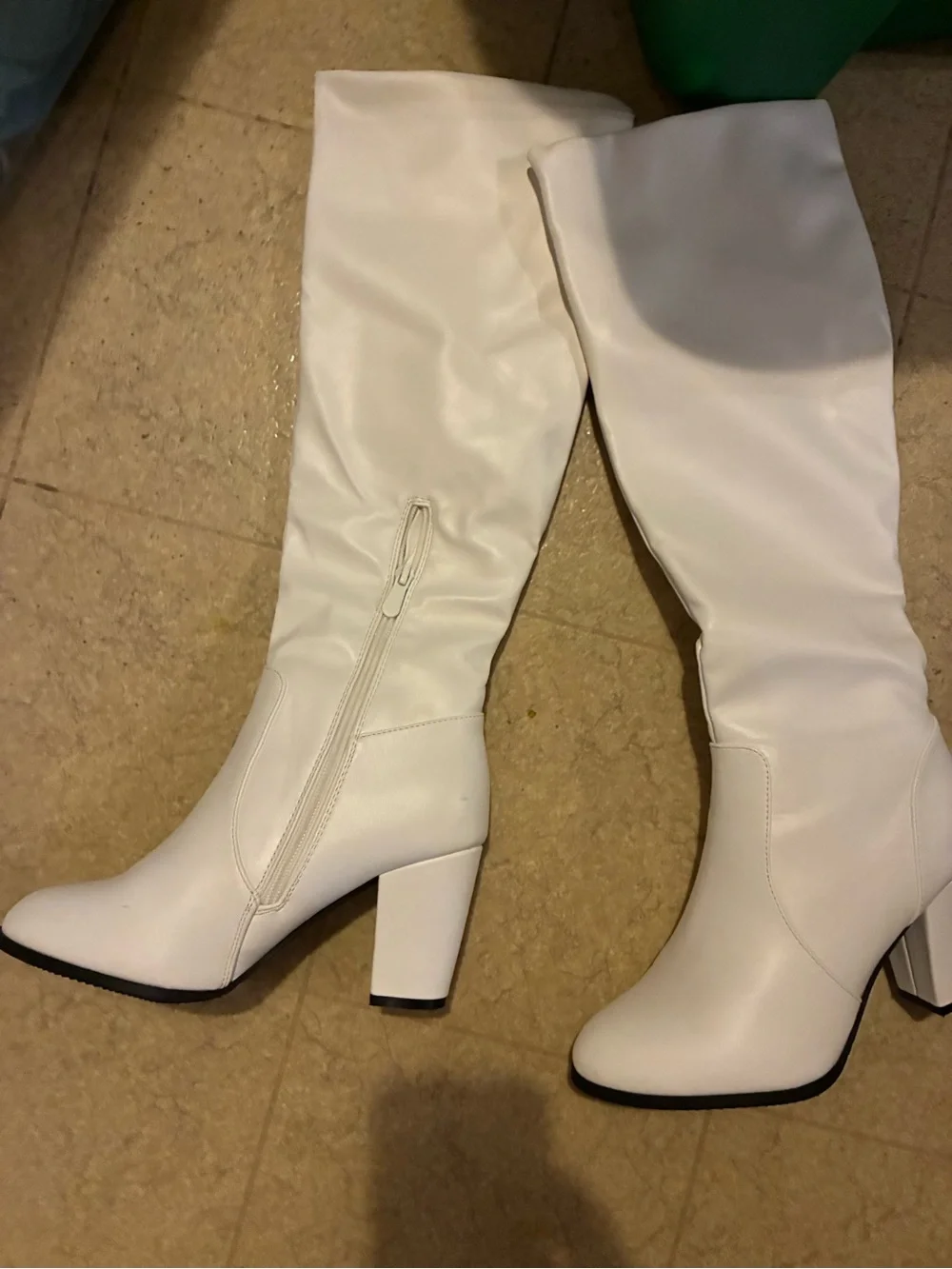 Dream Pairs white pointed toe knee high boots side zipper size 7